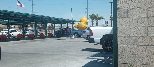 Quick Quack Car Wash en Victorville