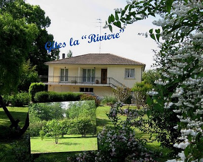 GITES " LA RIVIÈRE" à Creysse