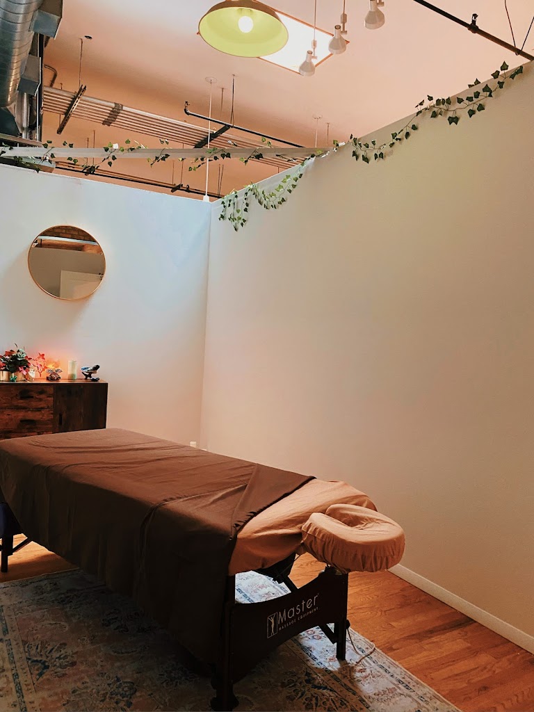 Heal & Flo Massage & Wellness 60613