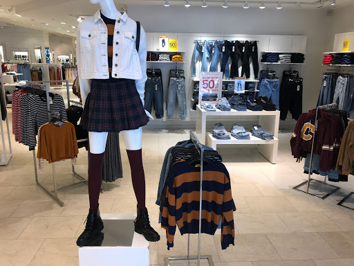 Clothing Store «Forever 21», reviews and photos, 211 King St, Charleston, SC 29401, USA