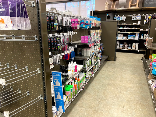 Pet Supply Store «Unleashed by Petco», reviews and photos, 520 S 23rd St, Philadelphia, PA 19146, USA