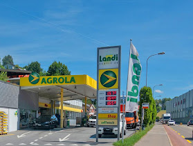 AGROLA Tankstelle & LAVEBA Shop