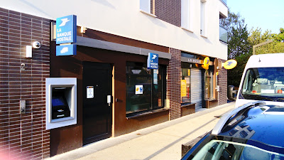 La Banque Postale à Savigny-le-Temple