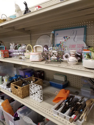 Thrift Store «Society of St. Vincent de Paul Long Beach Thrift Store», reviews and photos