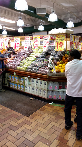 Produce Market «Fresh Farms», reviews and photos, 2626 W Devon Ave, Chicago, IL 60659, USA