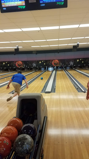 Bowling Alley «Kingston Lanes Bowling and Sports Lounge», reviews and photos, 1330 S Eastwood Dr, Woodstock, IL 60098, USA