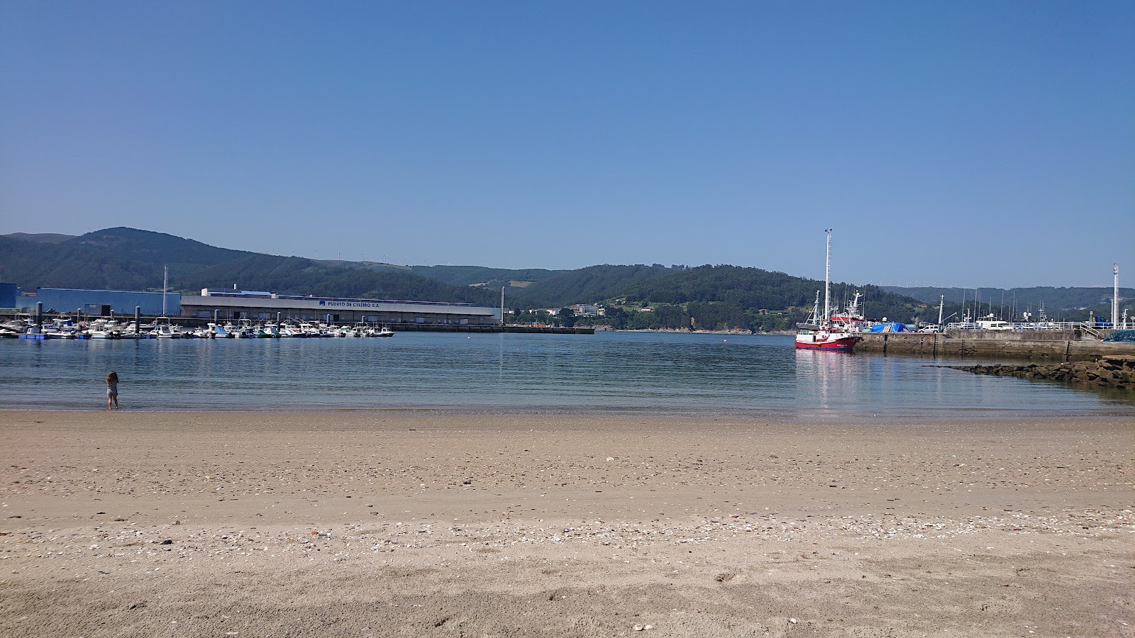 Foto di Playa de Cillero con una superficie del sabbia beige