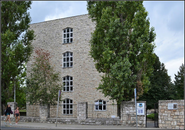 Értékelések erről a helyről: Veszprémi Pannon Egyetem Egyetemi Könyvtár és Levéltár, Veszprém - Könyvtár