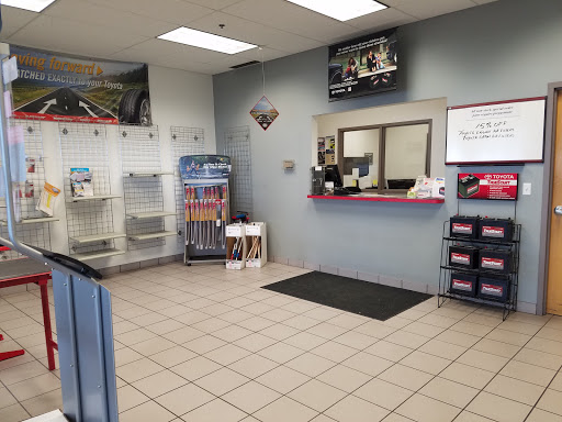 Car Repair and Maintenance «Burnsville Toyota Service & Parts», reviews and photos, 14800 Burnhaven Dr, Burnsville, MN 55306, USA