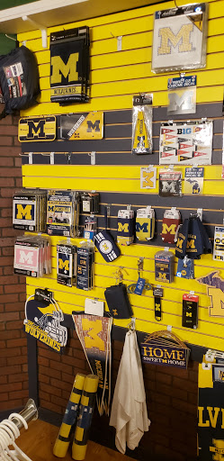 Clothing Store «Fanatic U», reviews and photos, 30409 Ford Rd, Garden City, MI 48135, USA