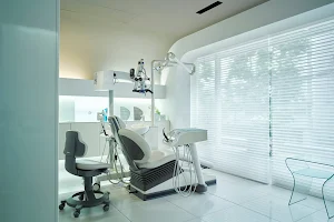 Aoyama Earl Kyosei Dental Clinic image