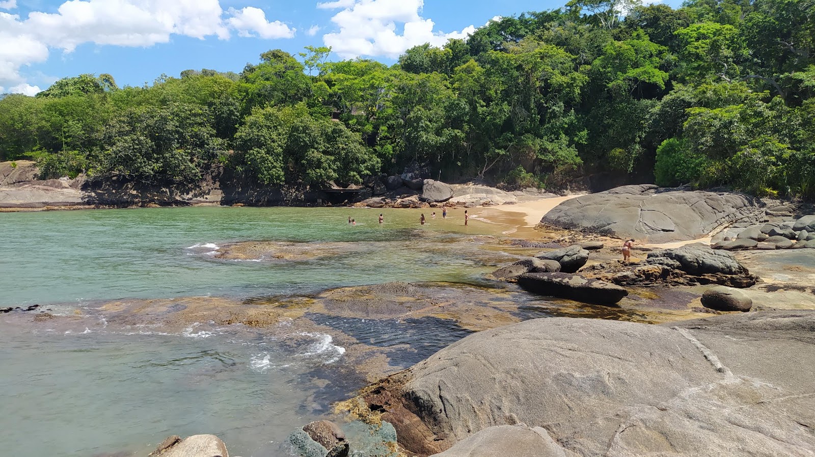 Foto de Praia do Morcego com areia brilhante superfície