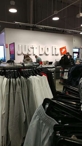 Clothing Store «Nike Factory Store», reviews and photos, 243 Tanger Dr Suite 243, Williamsburg, IA 52361, USA