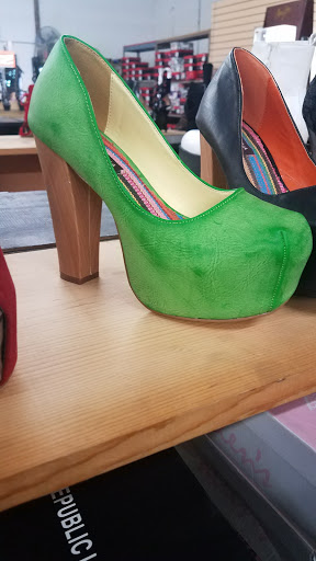 Shoe Store «Footsies Shoe Warehouse», reviews and photos, 1077 Baker St, Costa Mesa, CA 92626, USA