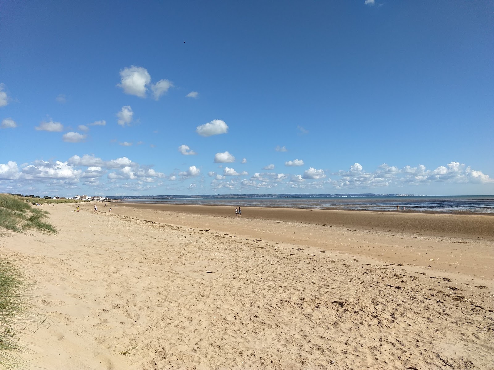 Fotografie cu Greatstone beach cu nivelul de curățenie înalt