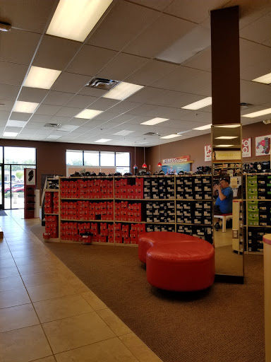 Shoe Store «Famous Footwear», reviews and photos, 5863 Spout Springs Rd, Flowery Branch, GA 30542, USA