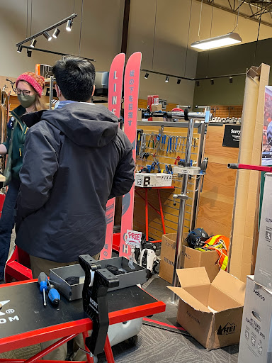 Camping Store «REI», reviews and photos, 766 E Big Beaver Rd, Troy, MI 48083, USA