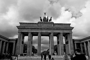 Tourist Information at Brandenburg Gate image