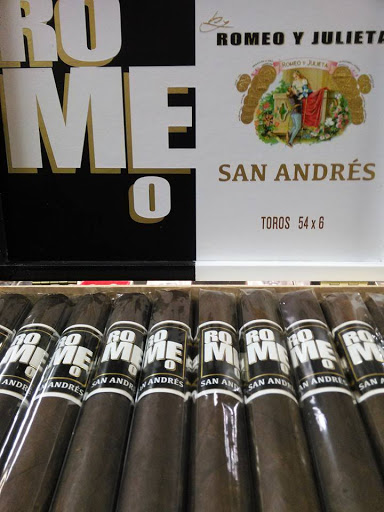 Tobacco Shop «Tobacco Town», reviews and photos, 17108 Fort St, Riverview, MI 48193, USA