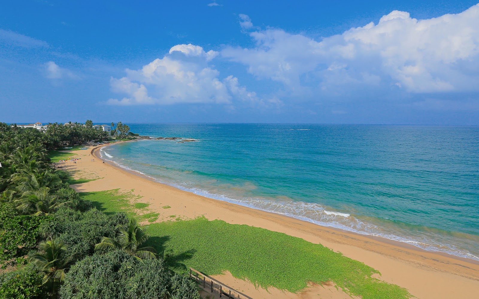 Photo de Sabaidee Beach avec l'eau turquoise de surface