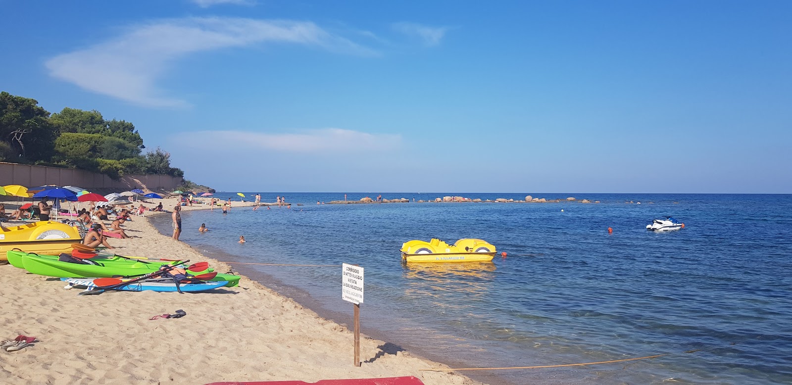 Foto av Spiaggia di Nora och bosättningen