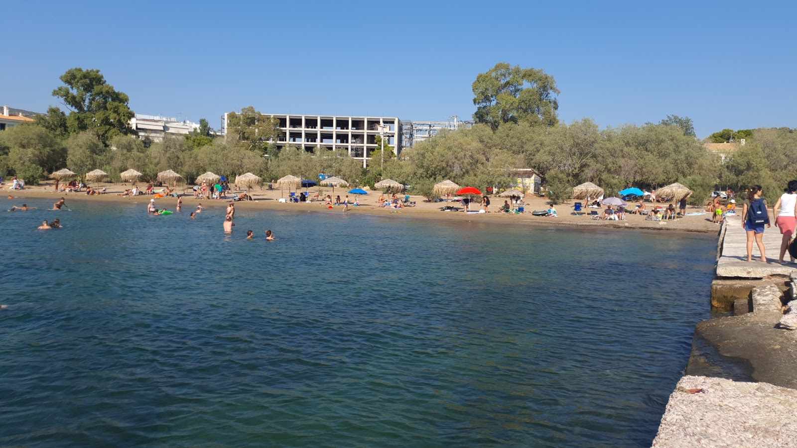 Photo of Mikro Kavouri beach with very clean level of cleanliness