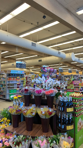 Grocery Store «Safeway», reviews and photos, 401 E Columbia River Hwy, Clatskanie, OR 97016, USA