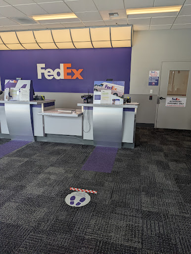 Shipping and Mailing Service «FedEx Ship Center», reviews and photos, 22028 26th Ave SE Suite 102, Bothell, WA 98021, USA