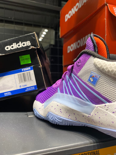 Sporting Goods Store «adidas Outlet Store Woodburn», reviews and photos, 1001 N Arney Rd Ste 400, Woodburn, OR 97071, USA