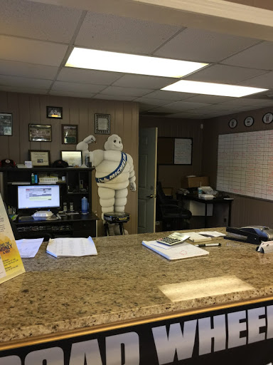 Tire Shop «North Hall Tire & Wheel», reviews and photos, 2816 Cleveland Hwy, Gainesville, GA 30506, USA