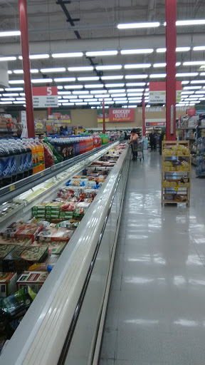 Grocery Store «Grocery Outlet Bargain Market», reviews and photos, 2323 S Mooney Blvd, Visalia, CA 93277, USA