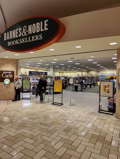Book Store «Barnes & Noble», reviews and photos, 7851 Tysons Corner Center, McLean, VA 22102, USA