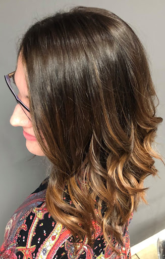 Beauty Salon «Hollywood Blonde Salon», reviews and photos, 140 N Kingshighway St, St Charles, MO 63301, USA