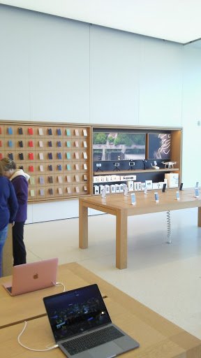 Computer Store «Apple Derby Street», reviews and photos, 94 Derby St, Hingham, MA 02043, USA