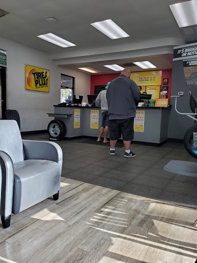 Tire Shop «Tires Plus», reviews and photos, 2820 Weston Rd, Weston, FL 33331, USA