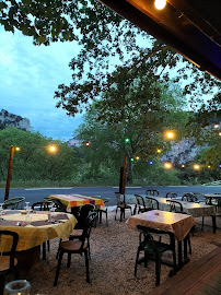 Atmosphère du Restaurant Le Resto du Village à Vallon-Pont-d'Arc - n°4
