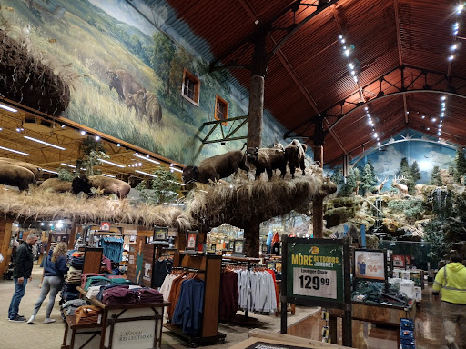 Sporting Goods Store «Bass Pro Shops», reviews and photos, 1000 Bass Pro Dr NW, Altoona, IA 50009, USA