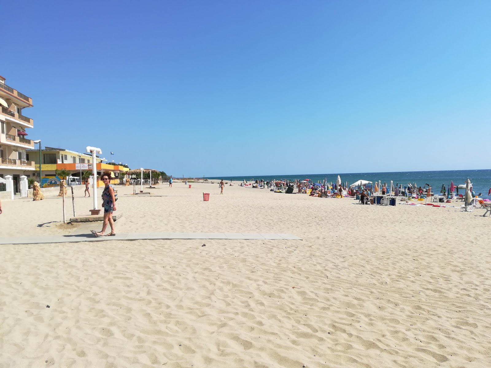 Φωτογραφία του Solito Posto beach με φωτεινή άμμος επιφάνεια