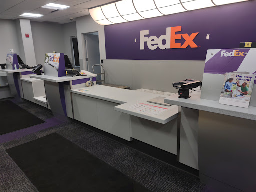Shipping and Mailing Service «FedEx Ship Center», reviews and photos, 2580 Manitou Rd, Rochester, NY 14624, USA