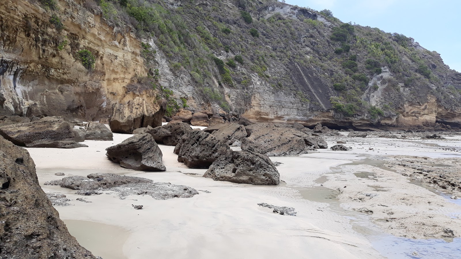 Moya Beach III的照片 带有碧绿色纯水表面