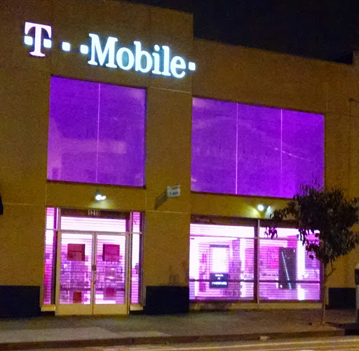 Cell Phone Store «T-Mobile», reviews and photos, 1210 9th Ave, San Francisco, CA 94122, USA