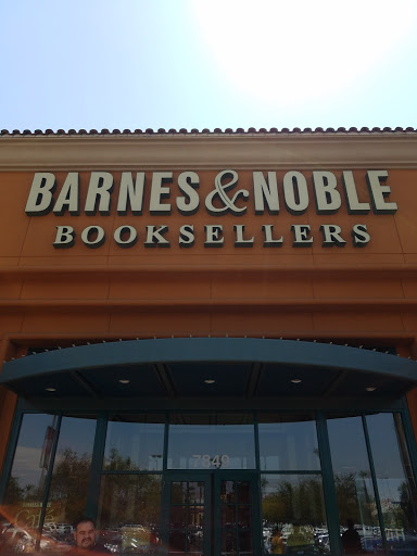 Book Store «Barnes & Noble», reviews and photos, 7849 N Blackstone Ave, Fresno, CA 93720, USA