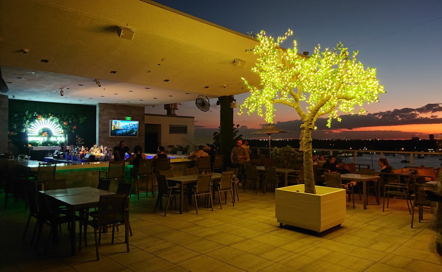 Sunset Club | Rooftop Bar & Lounge