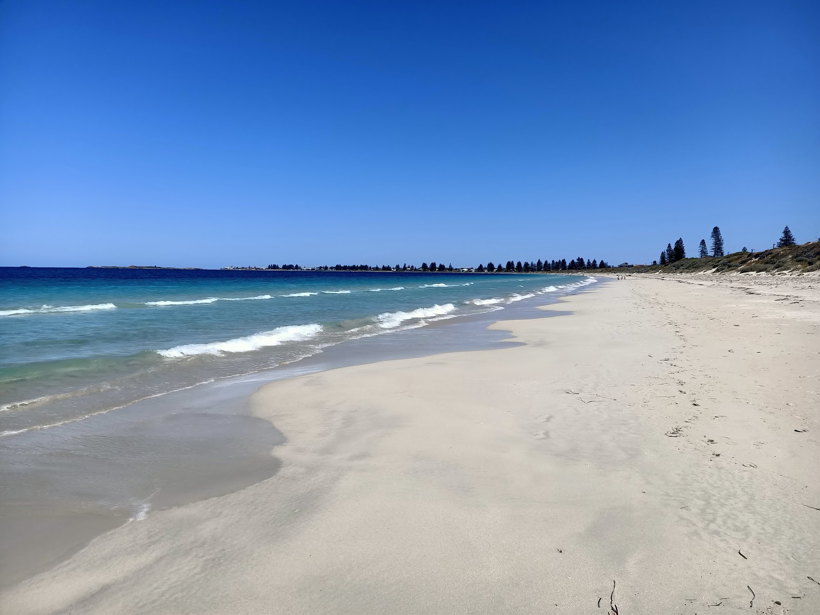 Foto von Warnbro Beach mit beiger sand Oberfläche