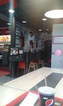 Atmosphère du Restaurant KFC Saint-Thibault à Saint-Thibault-des-Vignes - n°17