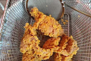 D'Bronze Chicken Pamoyanan image