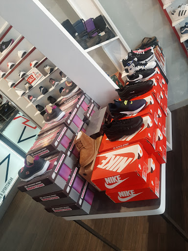 Clothing Store «Bobby Sportswear», reviews and photos, 508 5th Ave, Brooklyn, NY 11215, USA