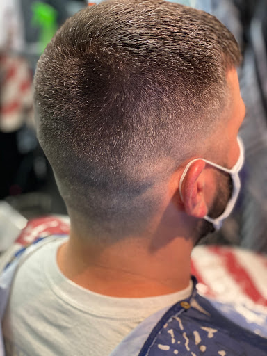 Barber Shop «Razorz Edge Barber Shop & Shave Parlor», reviews and photos, 5 Bowling Green Pkwy #16, Lake Hopatcong, NJ 07849, USA