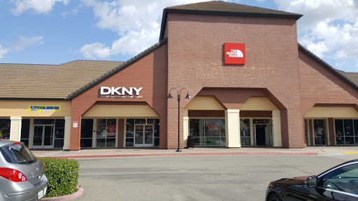 Clothing Store «The North Face Outlet», reviews and photos, 366 Nut Tree Rd, Vacaville, CA 95687, USA