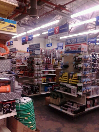 Hardware Store «Harbor Freight Tools», reviews and photos, 1349 N Blackstone Ave, Fresno, CA 93703, USA